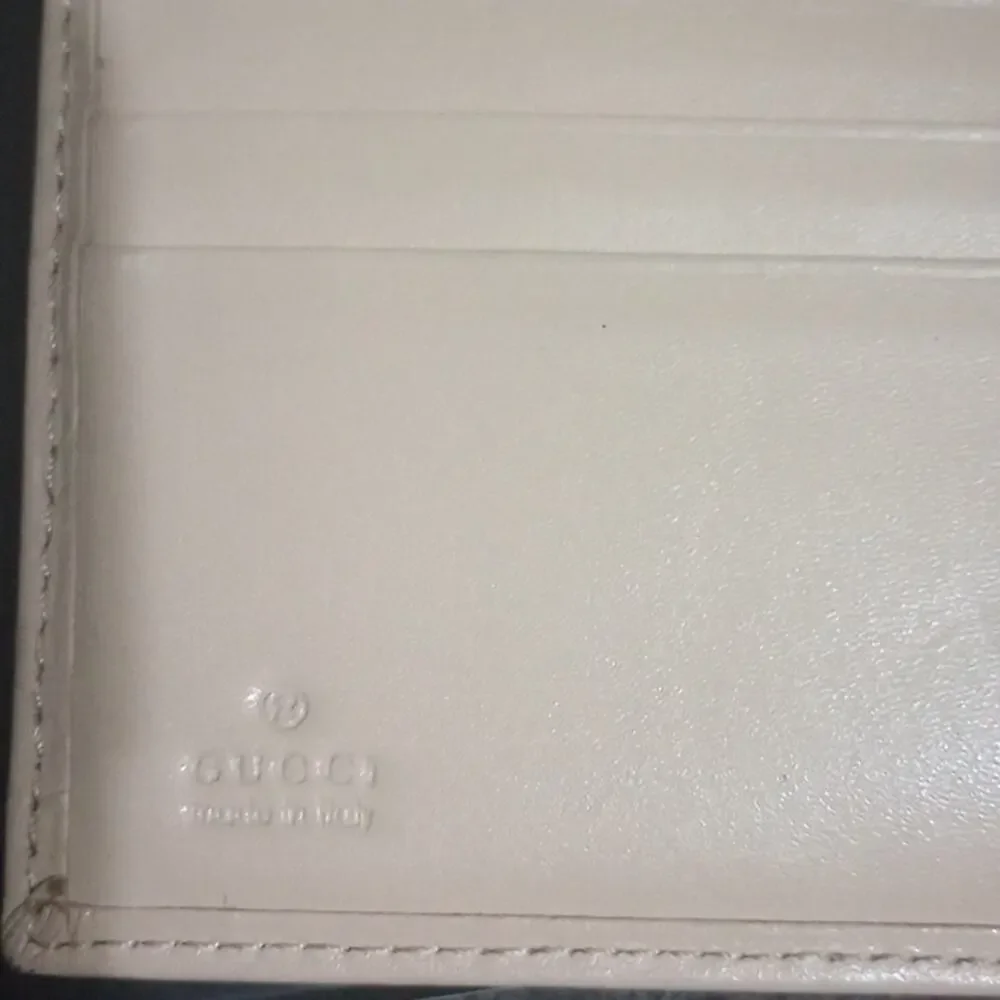 Authentic Gucci Pink and Silver D Ring Abby Compact Wallet - Picture 15 of 16